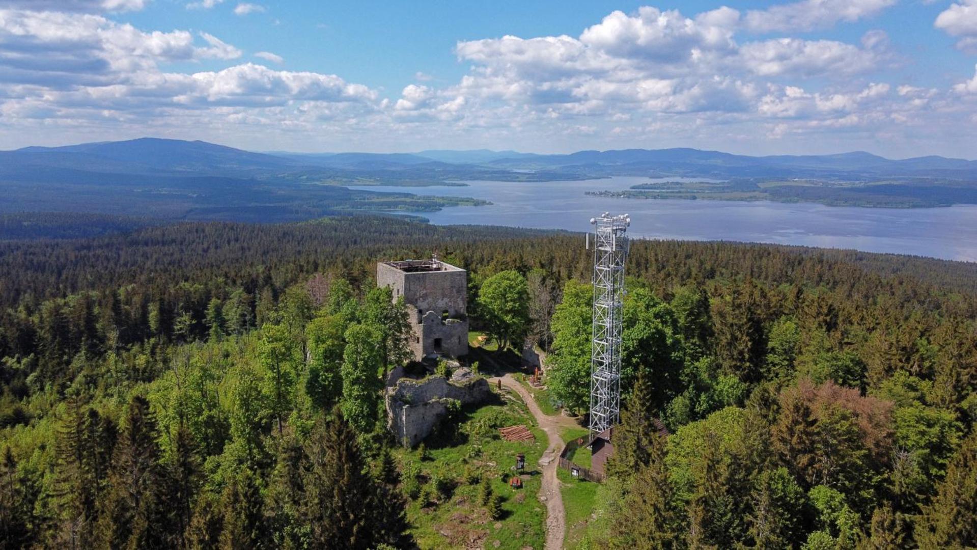Rekreacni Domek Kobylnice Lipno 伏尔塔瓦河畔利普诺 外观 照片